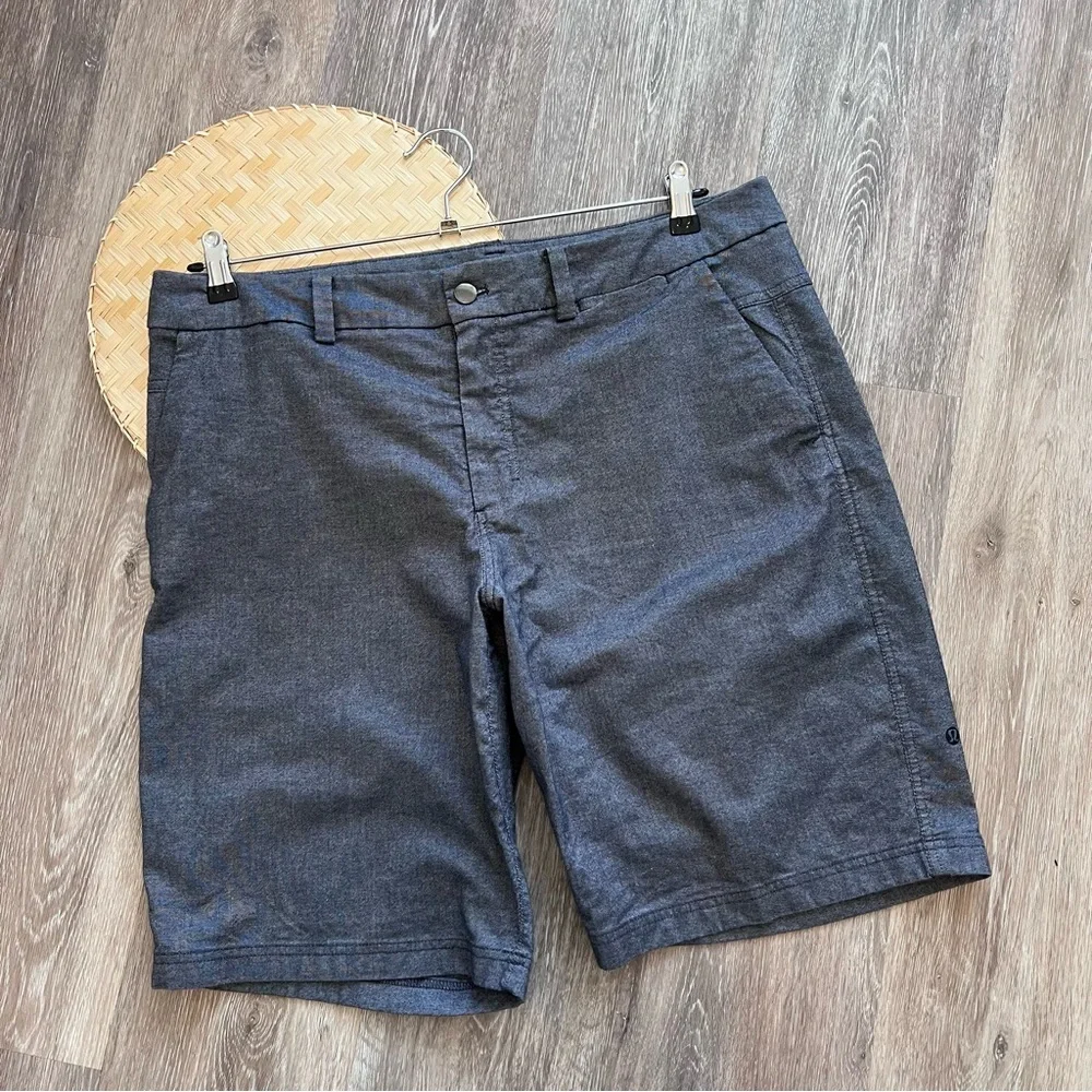 Lululemon mens 10” the works short in blue‎